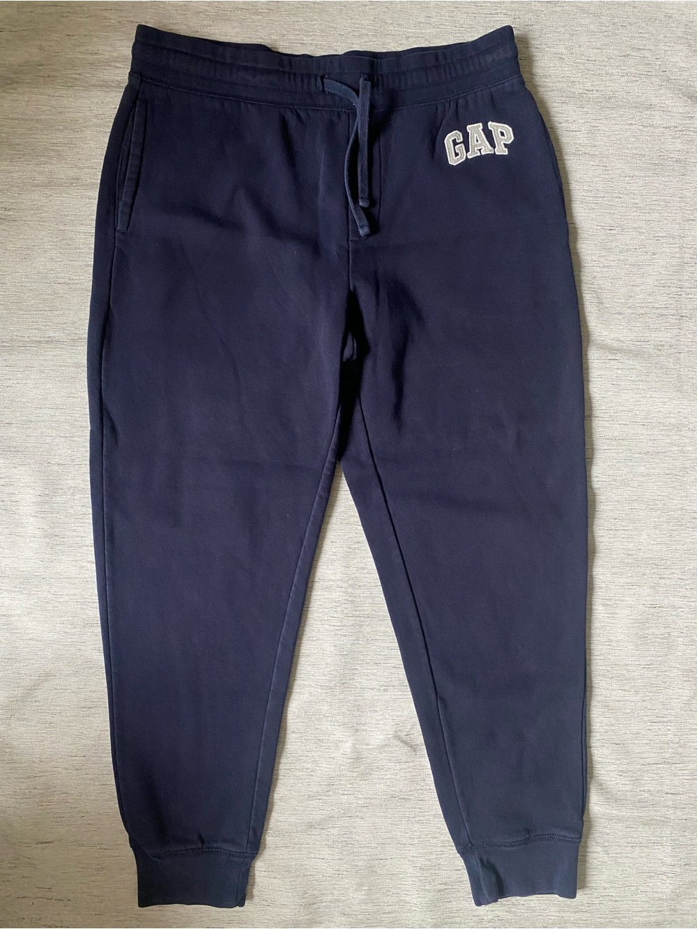GAP men’s Navy Blue Logo Jogger Pants with Pockets